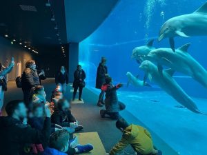 Genova - I bimbi sordi in visita all'acquario della città