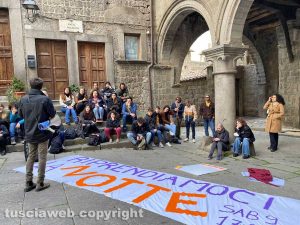 Viterbo - La manifestazione dei Giovani democratici a piazza San Pellegrino