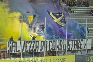 Sport - Calcio - Viterbese - i tifosi in curva Nord