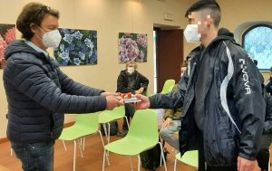 Bolsena - L'assessore comunale Adami con studenti
