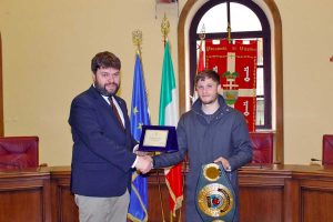 Viterbo - Alessandro Romoli premia Christian Gasparri