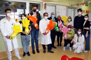 Viterbo - Il Rotary club consegna uova al reparto Pediatria di Belcolle