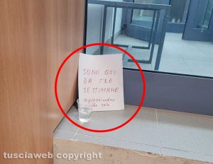 Tribunale - Il bicchiere abbandonato