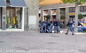 Viterbo - Semina il panico al Sacrario - L'intervento della polizia