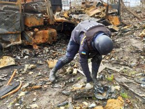 Guerra in Ucraina - Rimozione degli ordigni esplosivi nei distretti di Bucha