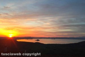 Tramonto sul lago di Bolsena