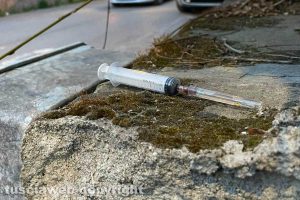 Viterbo - Una siringa in via Istria