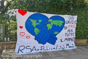 Montefiascone - Lo striscione della Rsa Padre Luigi Monti