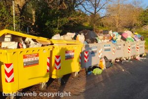 Viterbo - L'isola ecologica in strada Canale