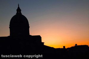 Viterbo - Tramonto sulla basilica di Santa Rosa