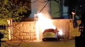 Auto si schianta contro la sede dell’ambasciata russa in Romania