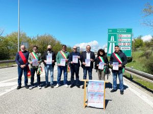 Pescina - Il deputato di FdI Mauro Rotelli all’iniziativa dei cento sindaci di Lazio e Abruzzo contro il caro pedaggi delle autostrade A24 e A 25