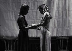 Un momento dello spettacolo "Il campo dei sogni rubati"