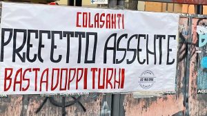 Civita Castellana - Doppi turni a scuola, striscione di protesta degli studenti
