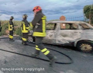 Tarquinia - Auto in fiamme sull’Aurelia bis