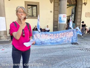 Viterbo - Manifestazione del comitato Non ce la beviamo contro la privatizzazione dell'acqua