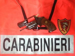 Terni - Il revolver sequestrato