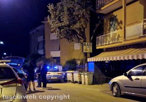 Viterbo la polizia davanti al bar dell'Ellera