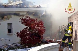 San Donà di Piave - L'intervento dei vigili del fuoco dopo l'esplosione nella palazzina