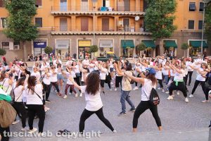 Viterbo - La camminata in musica della candidata sindaco Chiara Frontini
