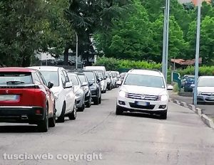 Viterbo - Le macchine parcheggiate in via Gran Sasso
