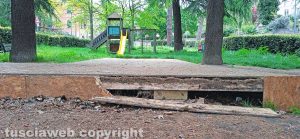 Viterbo - Degrado nel giardino di piazza Donna Olimpia a San Martino al Cimino