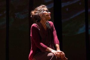 Valentina Cervi al teatro Francigena con "La strada che va in città"