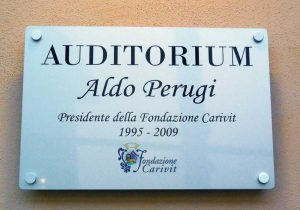 Viterbo - La targa dell'auditorium Aldo Perugi
