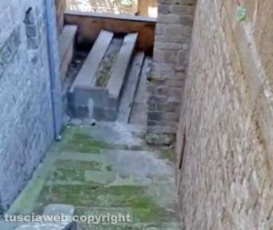 Viterbo - Il lavatoio sotto il ponte del duomo ripulito
