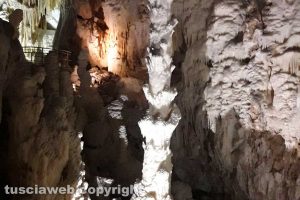 Anche le grotte di Frasassi hanno la macchina di Santa Rosa
