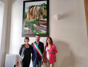 Civita Castellana - La pittrice Mariapia Rossini dona un quadro al comune