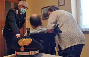 Castelgiorgio - Il comandante dei carabinieri in casa della persona disabile
