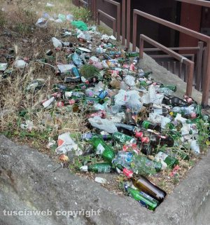 Viterbo - Degrado nell'angolo tra via Torino e via Mariano Romiti