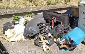 Rifiuti abbandonati a Soriano nel Cimino