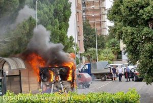 Montalto di Castro - Cassonetto in fiamme