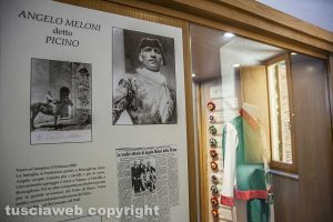 Canepina - La vetrina del museo dedicata al fantino Angelo Meloni