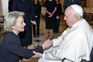 Città del Vaticano - Papa Francesco riceve in udienza Ursula von der Leyen