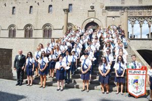 Viterbo - La banda di Vejano sulla scalinata del Palazzo dei PapiViterbo - La banda di Vejano sulla scalinata del Palazzo dei Papi