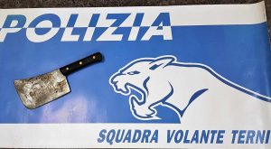 Terni - Polizia - La mannaia sequestrata