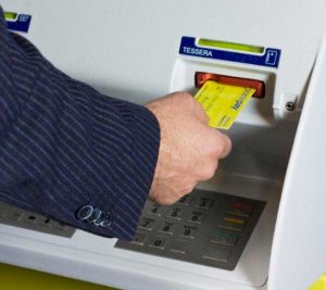 Un Atm di Poste italiane