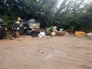 Tarquinia - Rifiuti abbandonati lungo la provinciale Marina Velca