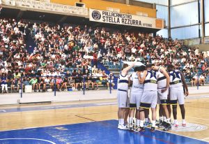 Sport - Pallacanestro - Stella azzurra - La squadra in campo al PalaMalè