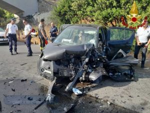 Civitavecchia - Frontale tra due auto
