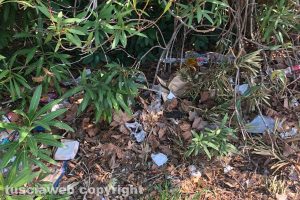 Viterbo - Incuria in piazza Castel dell'Ovo