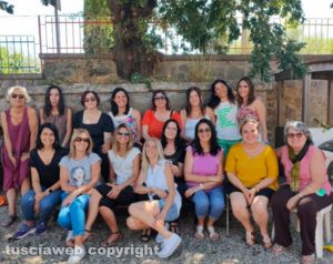 Vitorchiano - L'insegnante Marinella Azzaro e le colleghe