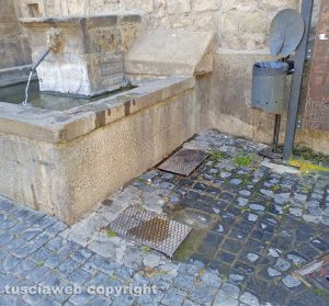Viterbo - Fontana piazza San Carluccio