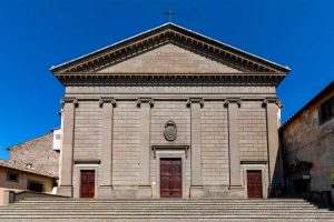 Viterbo - I portoni del santuario dopo il restauro