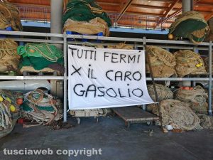 Civitavecchia - La protesta dei pescatori per il caro gasolio