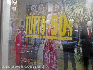 Saldi - Vetrine dei negozi