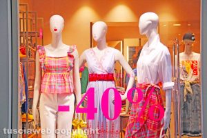 Viterbo - Iniziano i saldi